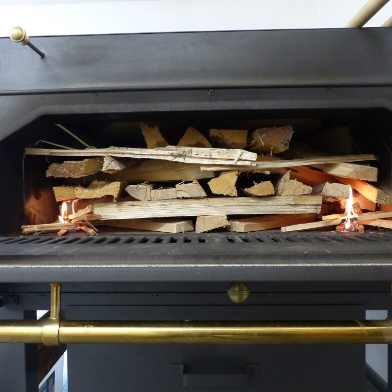 04-05a - Holzbackofen anfeuern (P1070102)